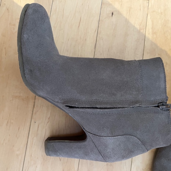 Boots - Picture 4 of 5